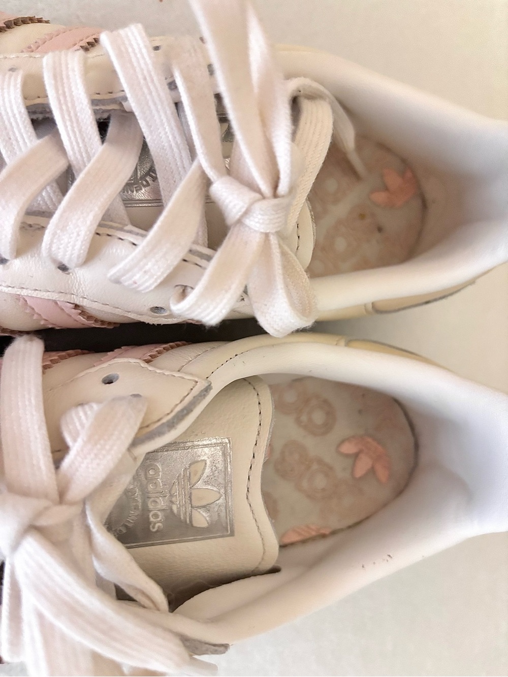 Adidas Originals Samba OG Sneakers in White and Light Pink - Picture 7 of 16